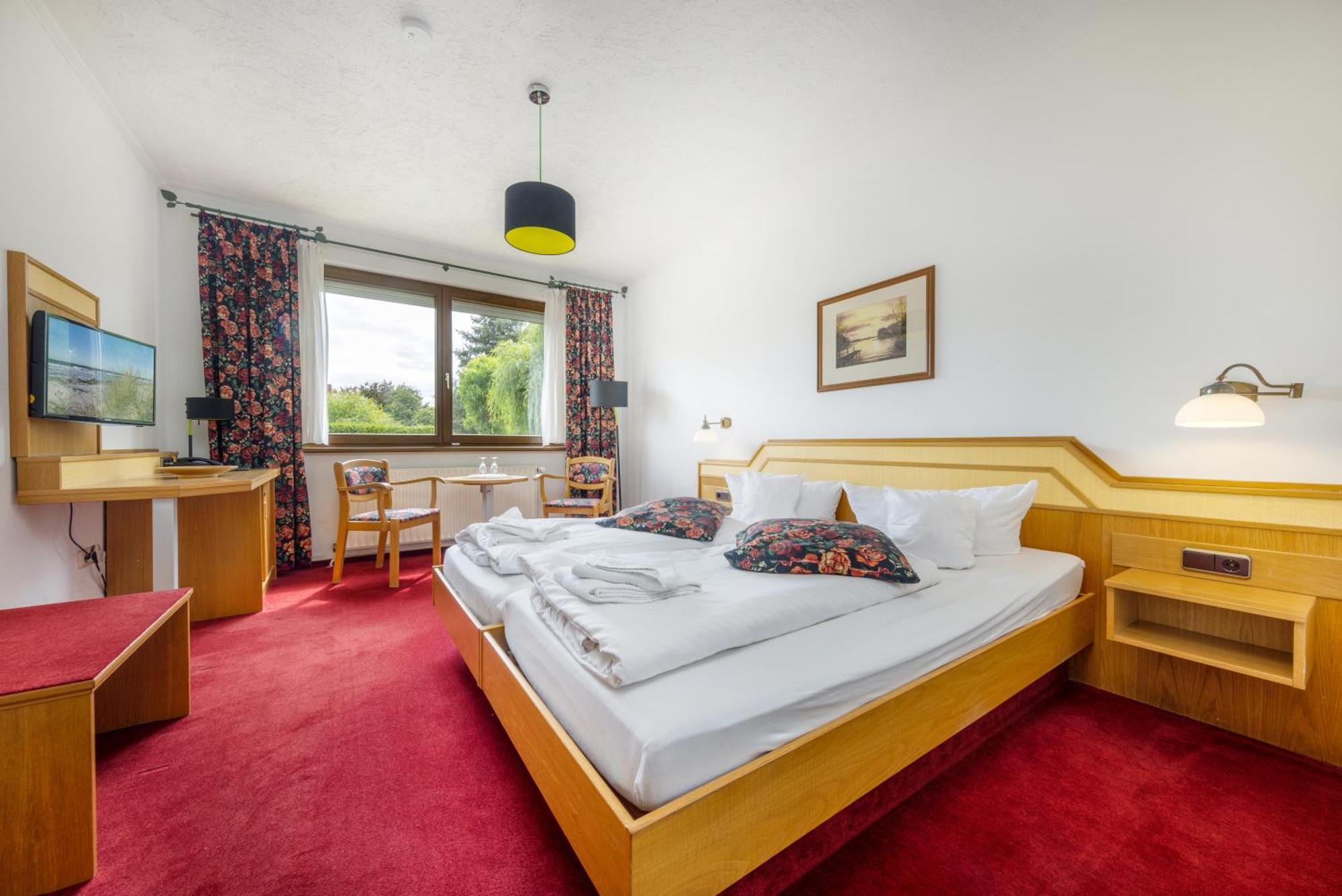 Landhotel Zur Schmiede Goehren-Lebbin Luaran gambar